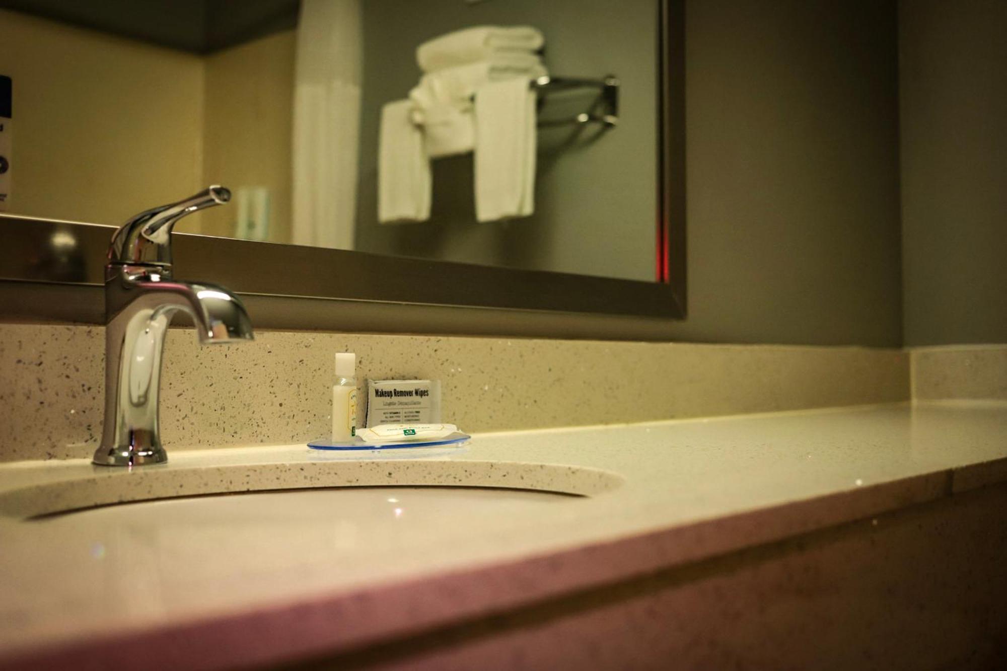 Quality Inn Airport Colorado Springs Extérieur photo