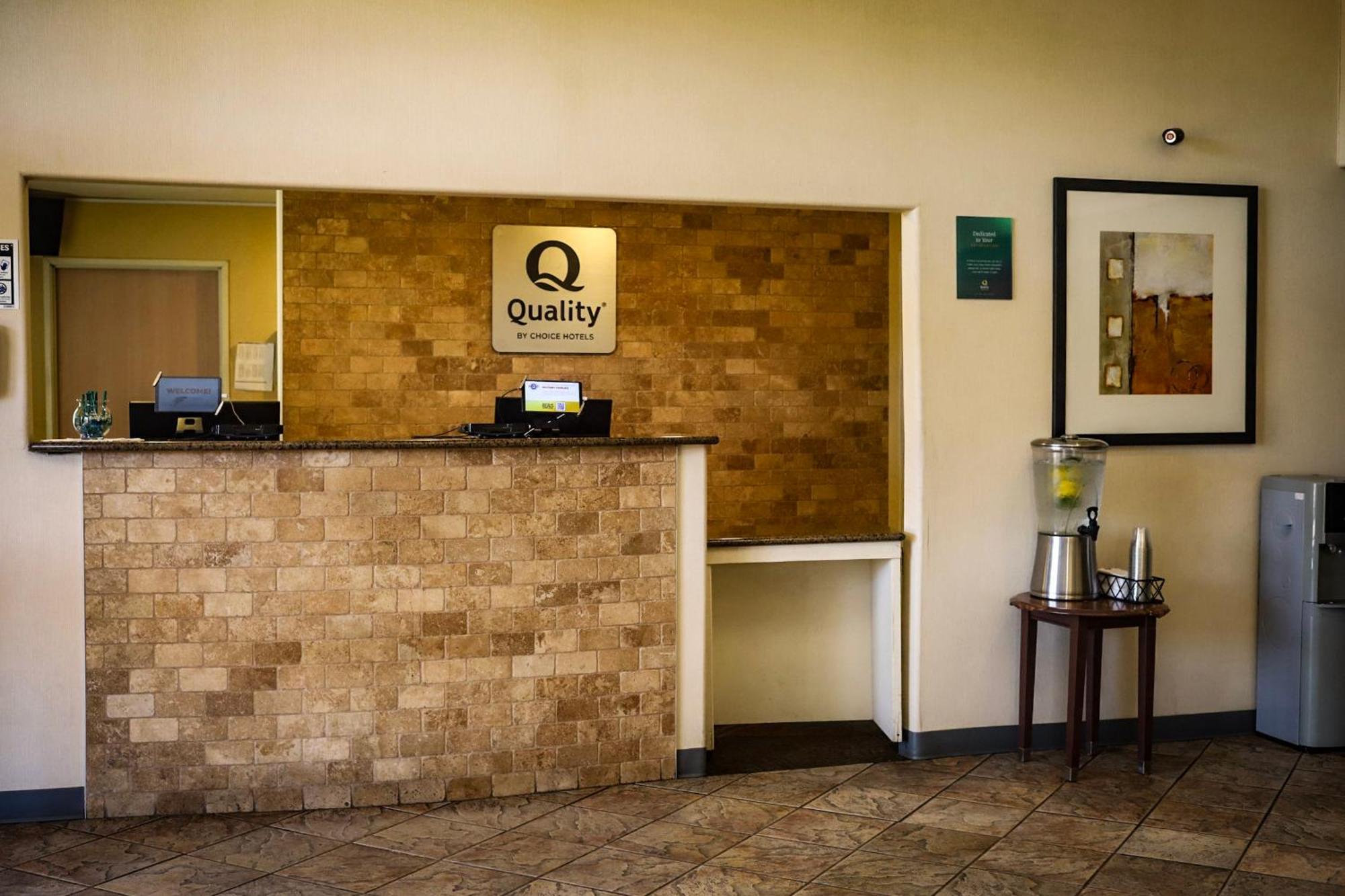 Quality Inn Airport Colorado Springs Extérieur photo