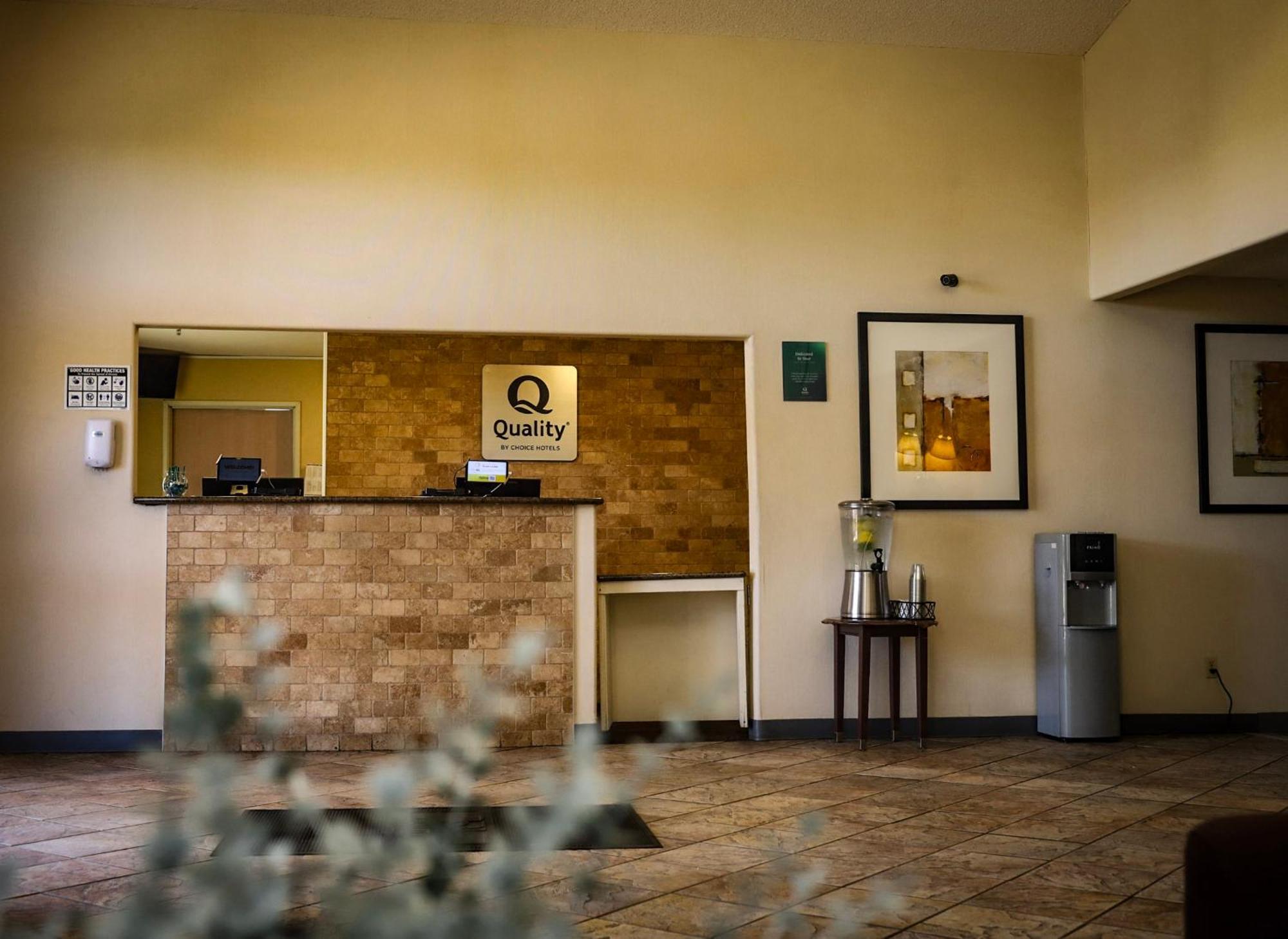 Quality Inn Airport Colorado Springs Extérieur photo